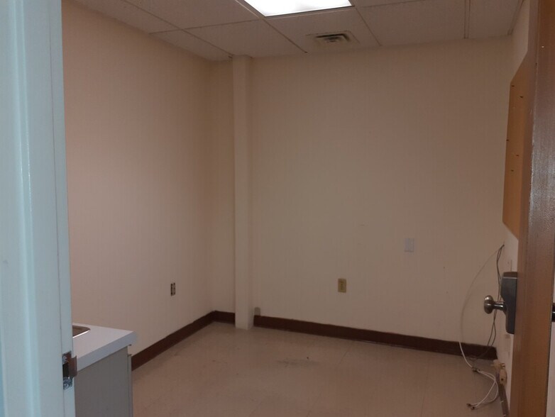 More Photos Of 505 NYS RTE 208, Monroe Office For Sale