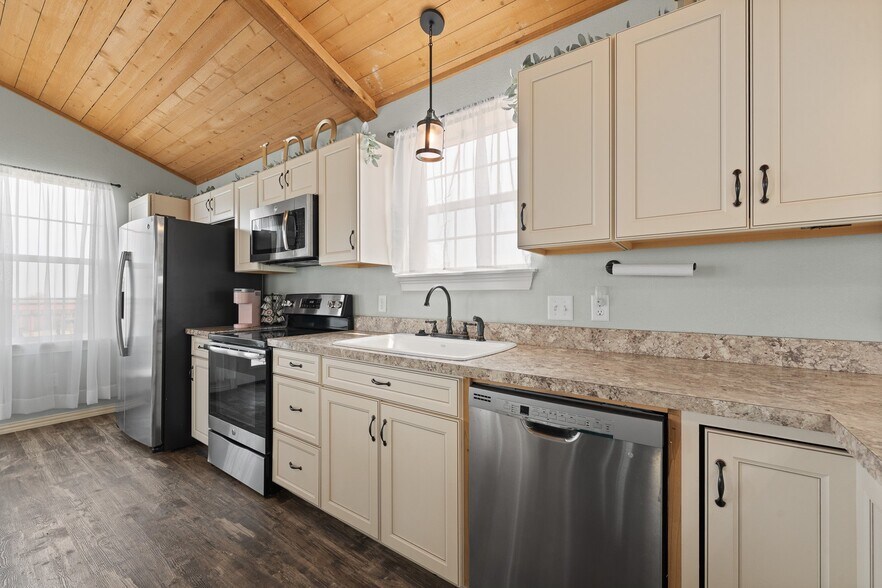 More Photos Of 3119 County Road 2730, Glen Rose Lodge Meeting Hall For Sale