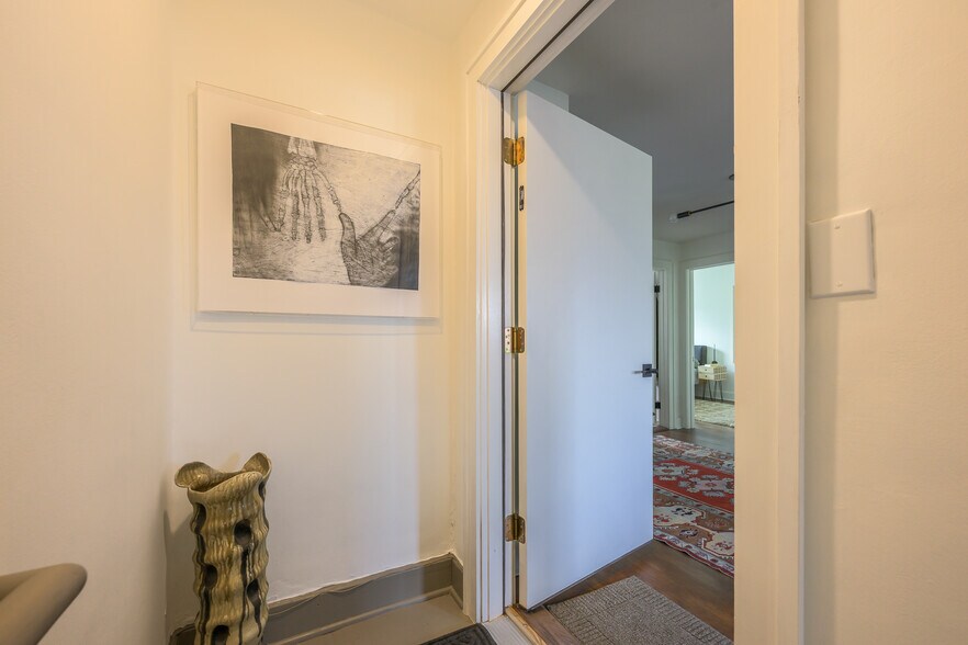 More Photos Of 705 Warren St, Hudson Storefront Retail Residential For Sale