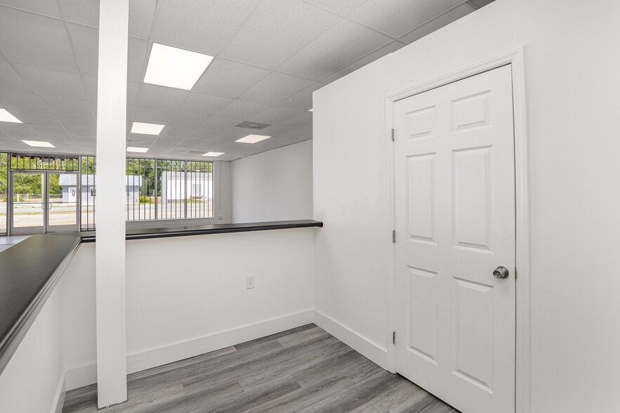 More Photos Of 1911 E Ozark Ave, Gastonia Freestanding For Sale