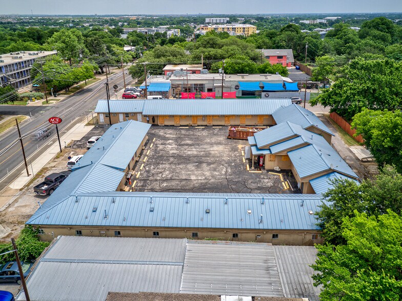 More Photos Of 2627 Manor Rd, Austin Hotel For Sale