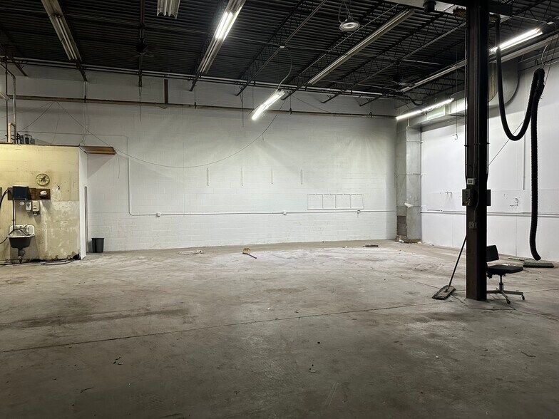 More Photos Of 2811 Old Lee Hwy, Merrifield Service For Lease
