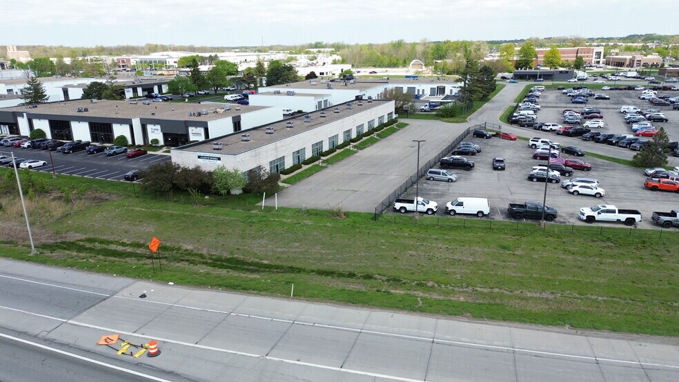 More Photos Of 9507-9510 Ross Ln, Indianapolis Office For Lease