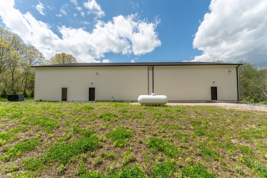 More Photos Of 186 Norwich rd, Plainfield Warehouse For Sale