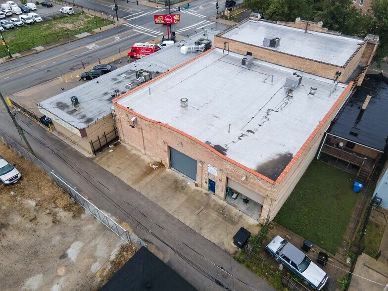 More Photos Of 2945 W Harrison St, Chicago Office For Sale