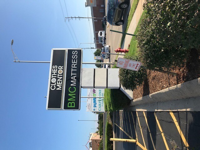 More Photos Of 1228 N Roselle Rd, Schaumburg Freestanding For Sale