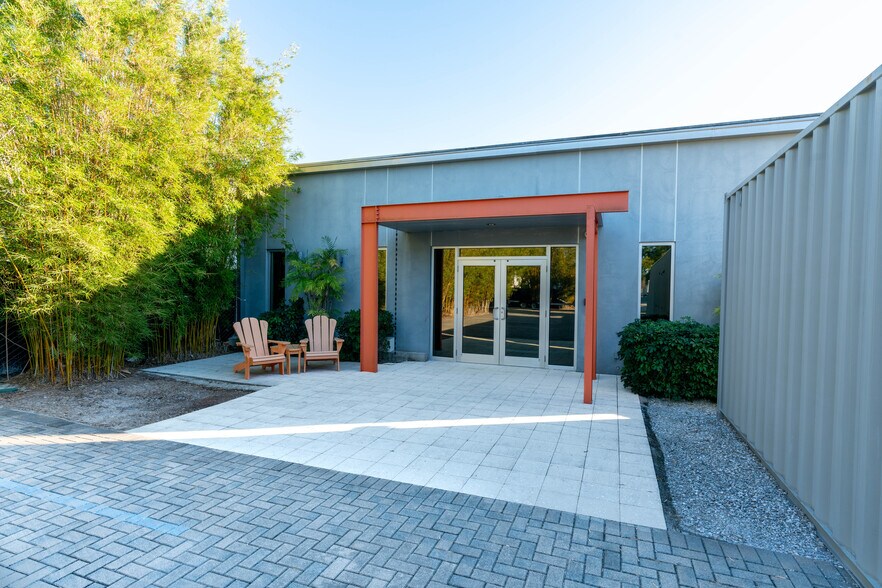 More Photos Of 3158 24th Ave N, Saint Petersburg Showroom For Sale