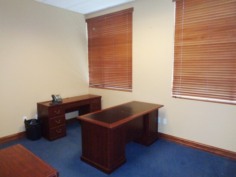 More Photos Of 1391 Sawgrass Corporate Pky, Sunrise Office For Sale