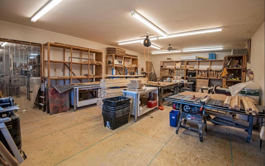 More Photos Of 592 N Sisters Park Ct, Sisters Flex For Sale