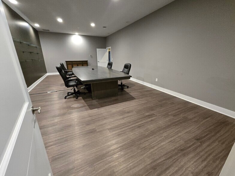 More Photos Of 1887 Cottage St, Ashland Warehouse For Lease