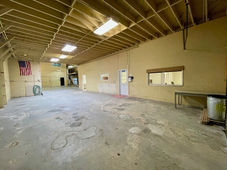 More Photos Of 821 W Main St, El Cajon Flex For Lease