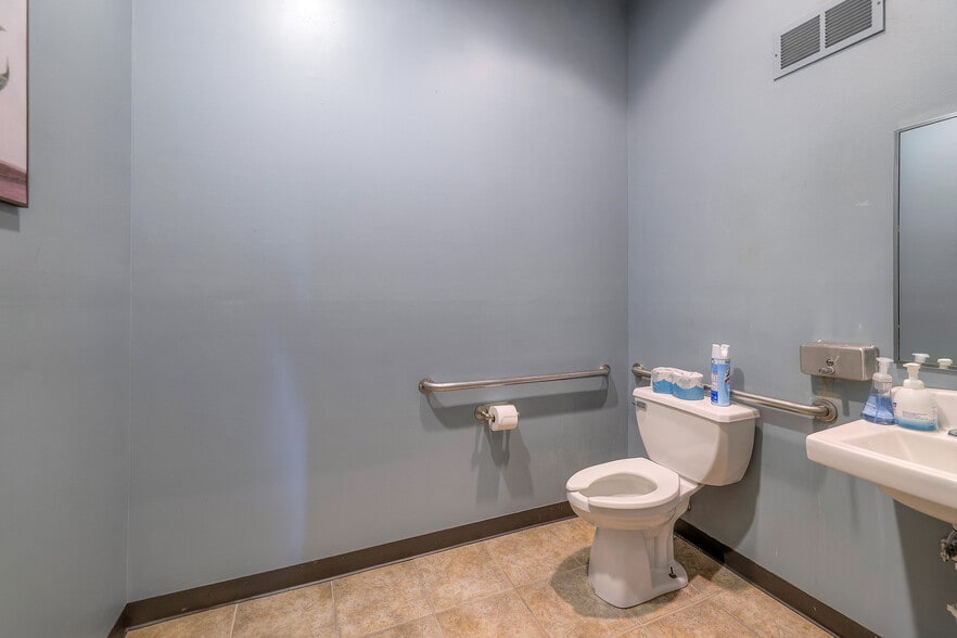 More Photos Of 8880 Ballentine St, Overland Park Office For Sale