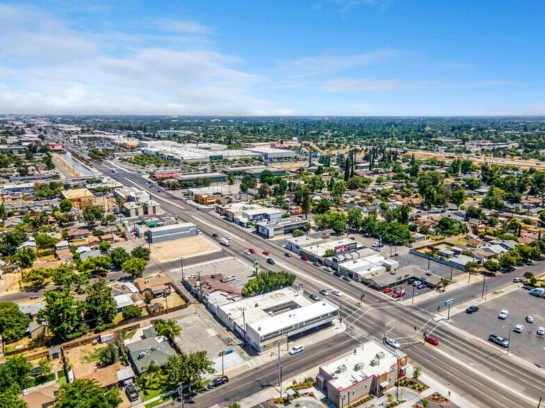 More Photos Of 2801-2819 N Blackstone Ave, Fresno Office For Sale