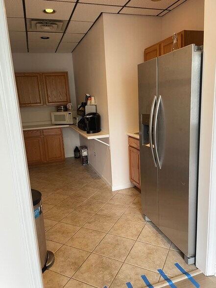 More Photos Of 17 Parker Terrace Ext, Glastonbury Office For Lease