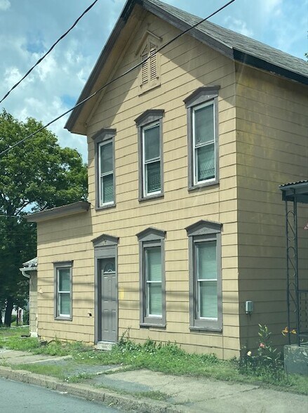 More Photos Of 517 Spring St, Hawley Industrial For Sale