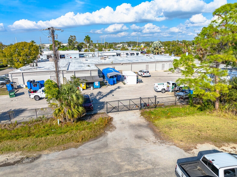 More Photos Of 2192-2198 Princeton St, Sarasota Manufacturing For Sale