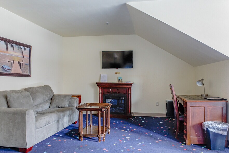 More Photos Of 185 Main St, Cornish Freestanding For Sale