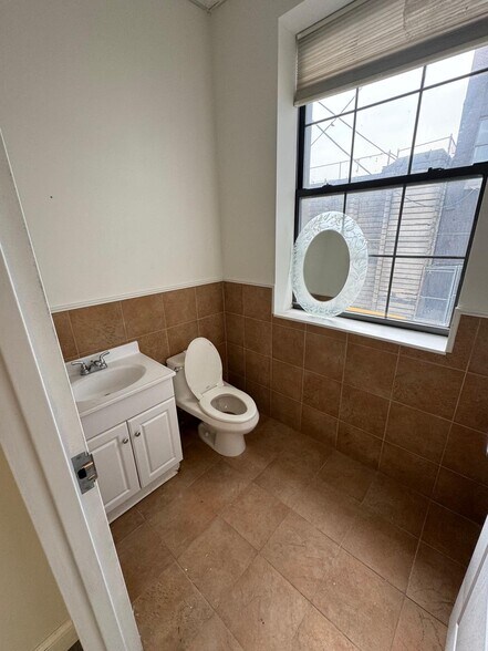 More Photos Of 3 Whale Sq, Brooklyn Warehouse For Lease