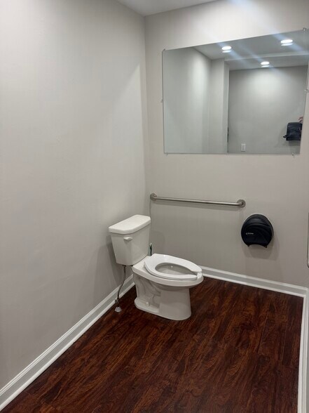 More Photos Of 7401 Woodbine Ave, Philadelphia Storefront Retail Residential For Lease