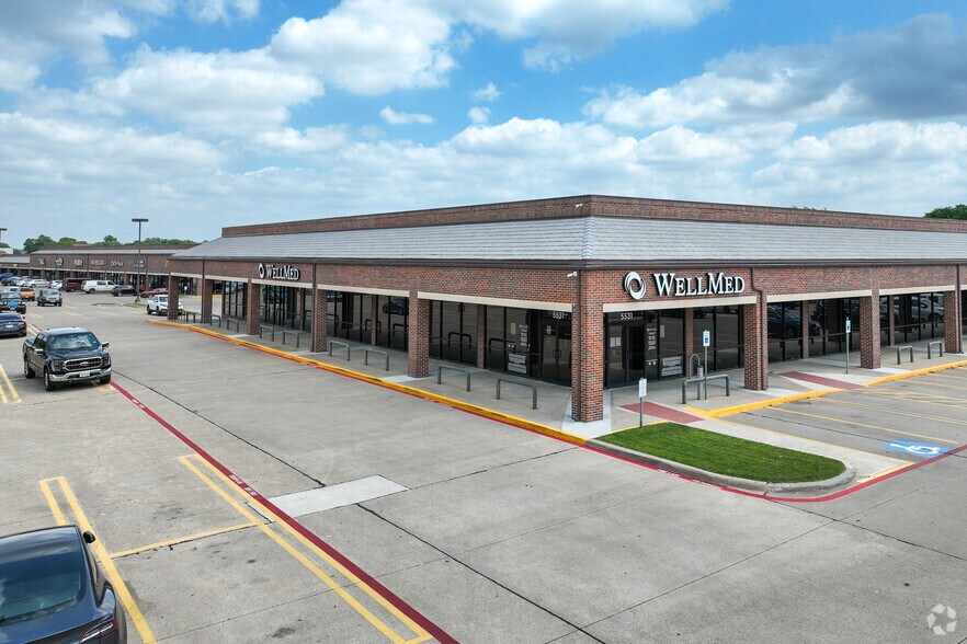 More Photos Of 5401-5531 S Hulen St, Fort Worth Unknown For Lease
