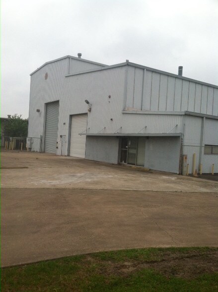 Primary Photo Of 1490 W Cardinal Dr, Beaumont Warehouse For Sale