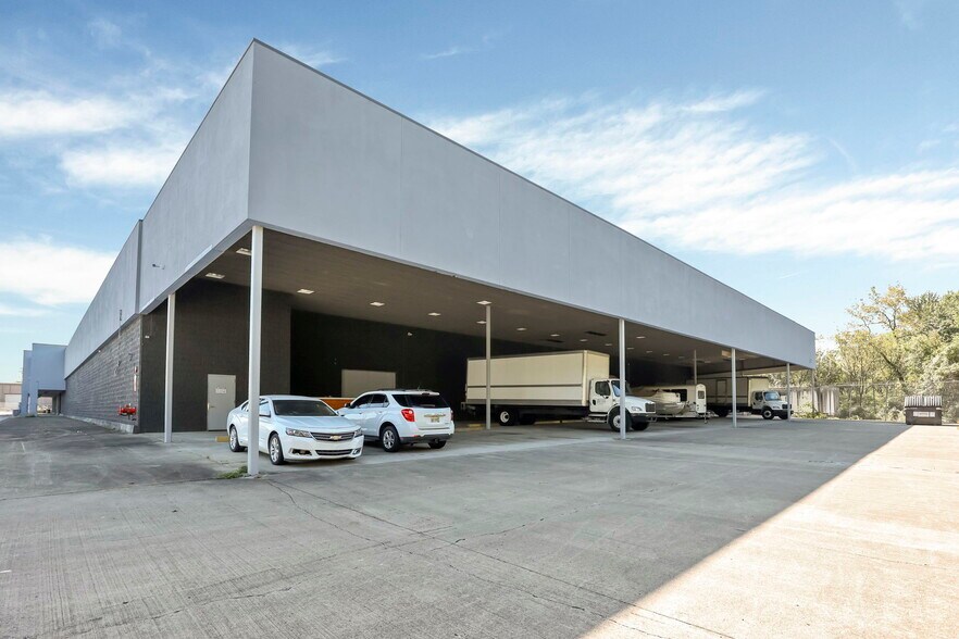 More Photos Of 4001 Refugee Rd, Columbus Warehouse For Sale