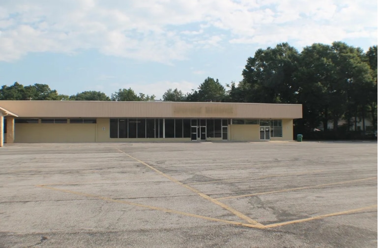 Primary Photo Of 410 W James Lee Blvd, Crestview Storefront For Lease