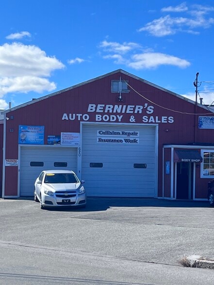 Primary Photo Of 620 Pond St, Woonsocket General Retail For Sale