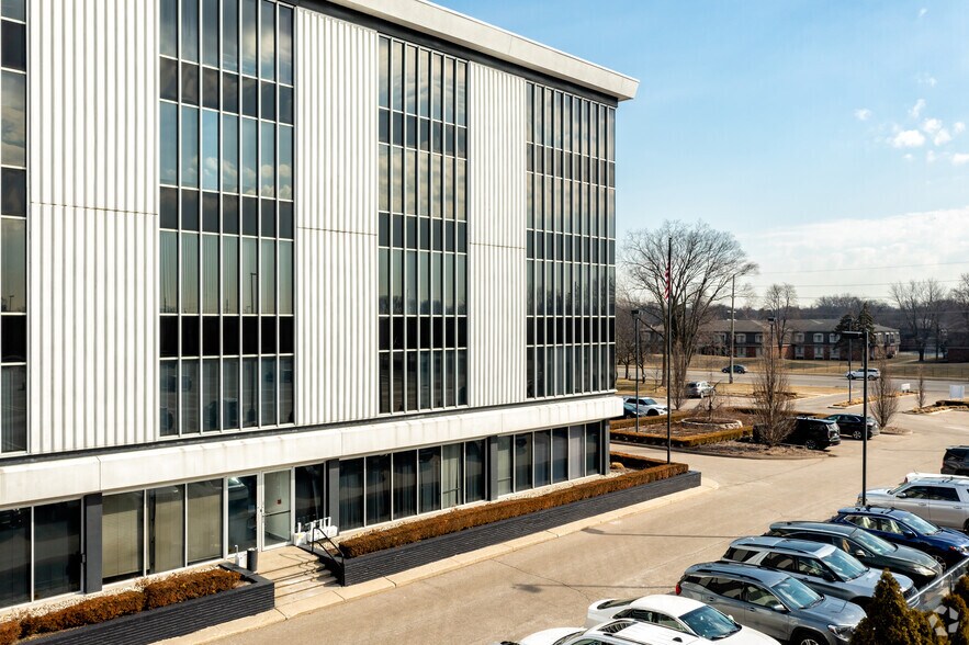 More Photos Of 30555 Southfield Rd, Southfield Office For Lease