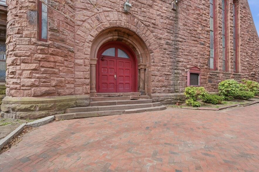 More Photos Of 18 Salem St, Springfield Religious Facility For Sale