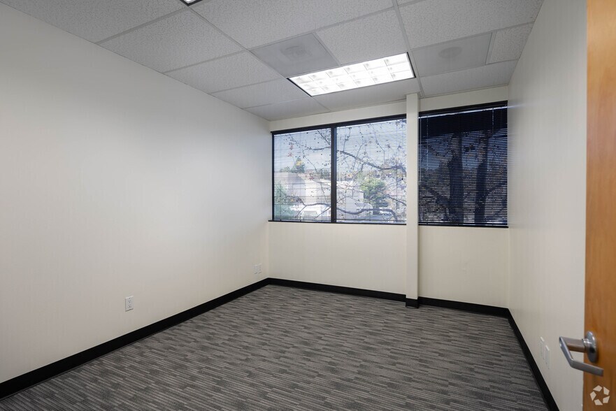 More Photos Of 30012 Ivy Glenn Dr, Laguna Niguel Office For Lease