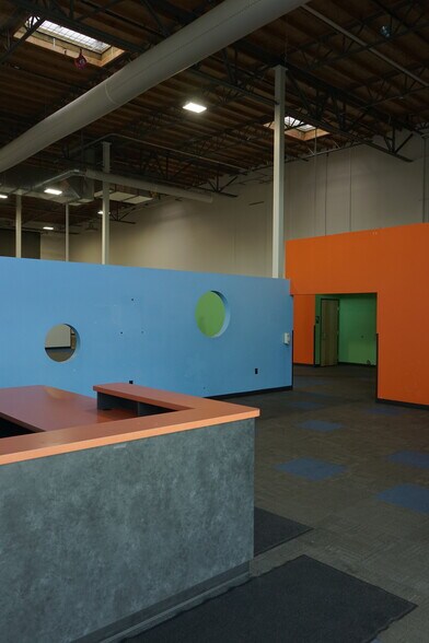 More Photos Of 3160 Blossom Dr NE, Salem Flex For Lease