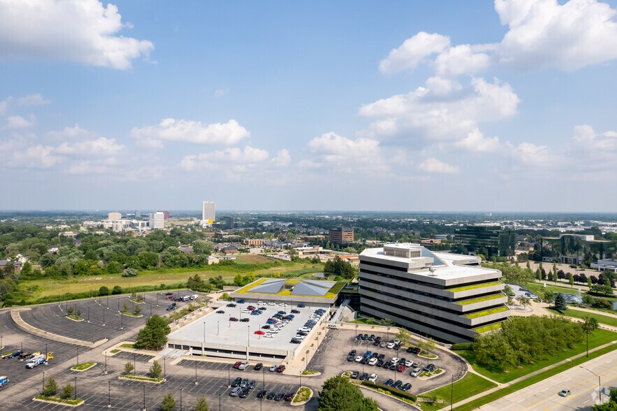 More Photos Of 2600 W Big Beaver Rd, Troy Office For Lease
