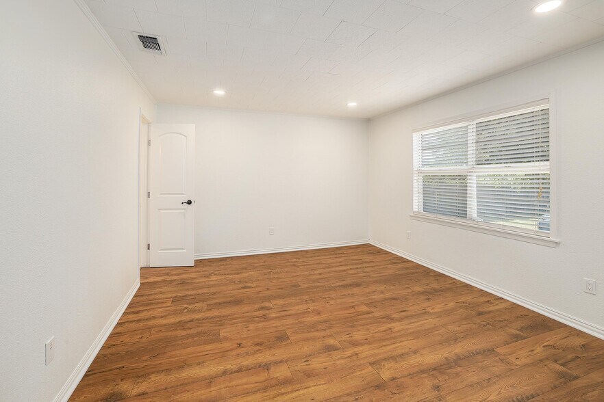 More Photos Of 508 Fm-1460, Georgetown Office For Sale