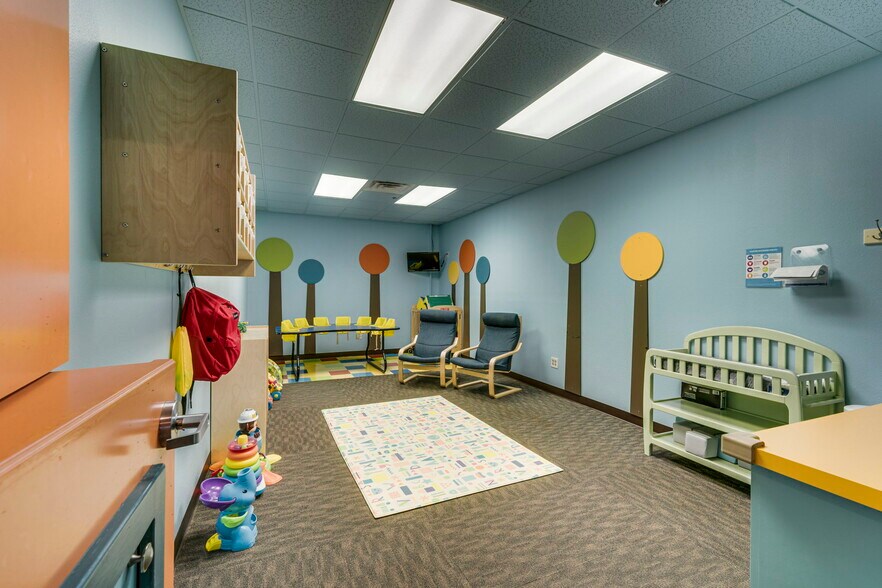More Photos Of 260 N Miller Rd, Mansfield Religious Facility For Sale
