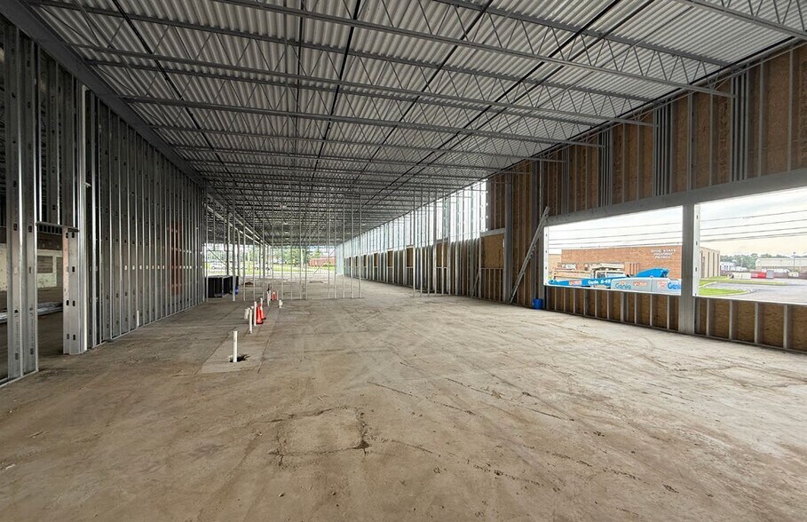 More Photos Of 5570 Creek Rd, Blue Ash Warehouse For Lease