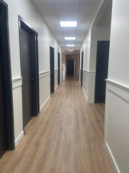 More Photos Of 6240 W 135th St, Overland Park Office Residential For Lease
