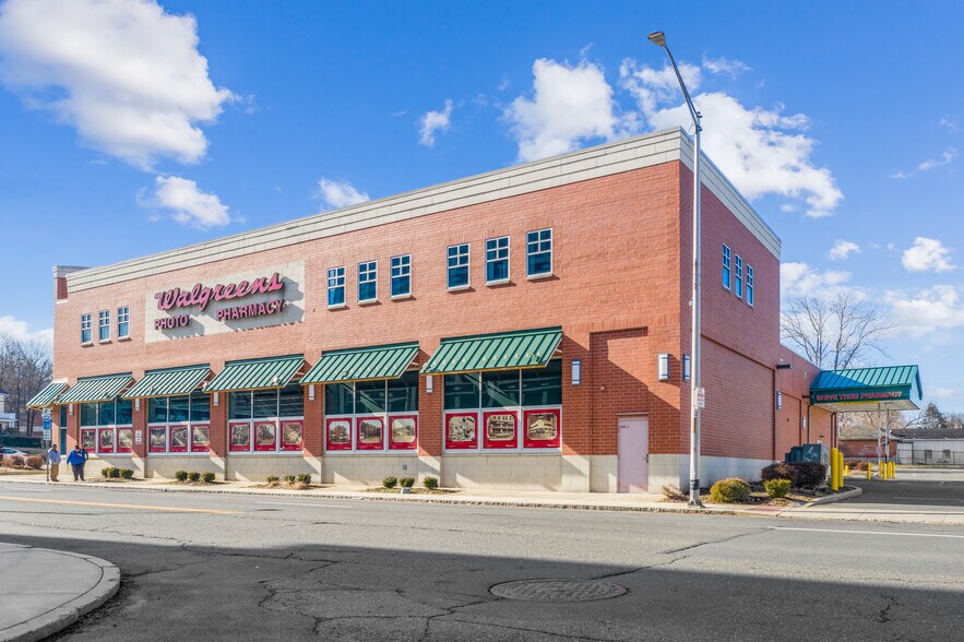 More Photos Of 25 Main St, Bristol Drugstore For Sale