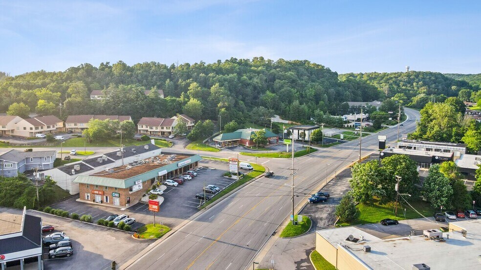 More Photos Of 165 Belle Forest Cir, Nashville Office For Sale