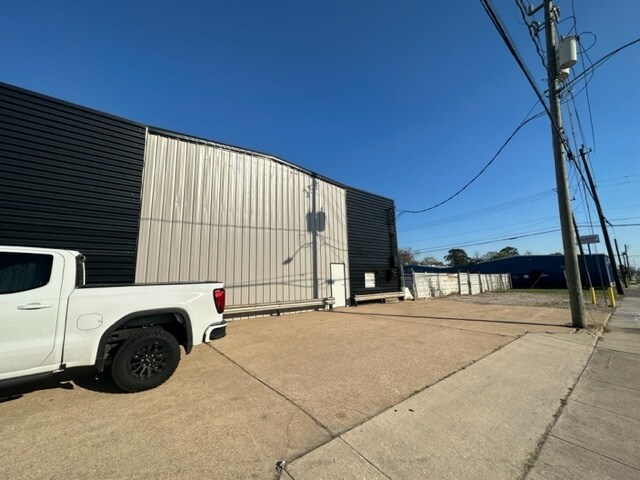 More Photos Of 7902 Irvington, Houston Warehouse For Sale