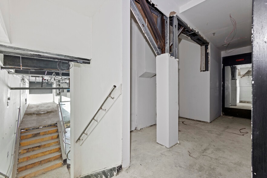 More Photos Of 262 Pharr Rd NE, Atlanta Restaurant For Lease