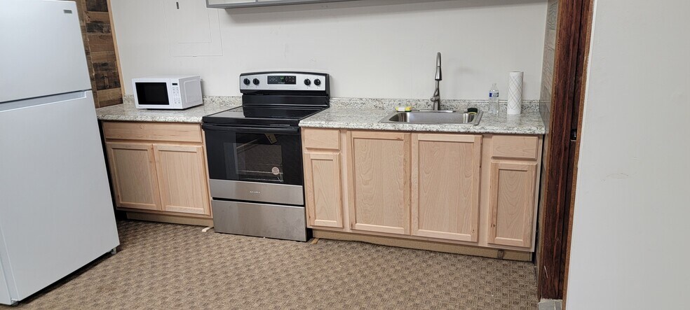 More Photos Of 3466 Grant Ave, Grove City Office For Lease