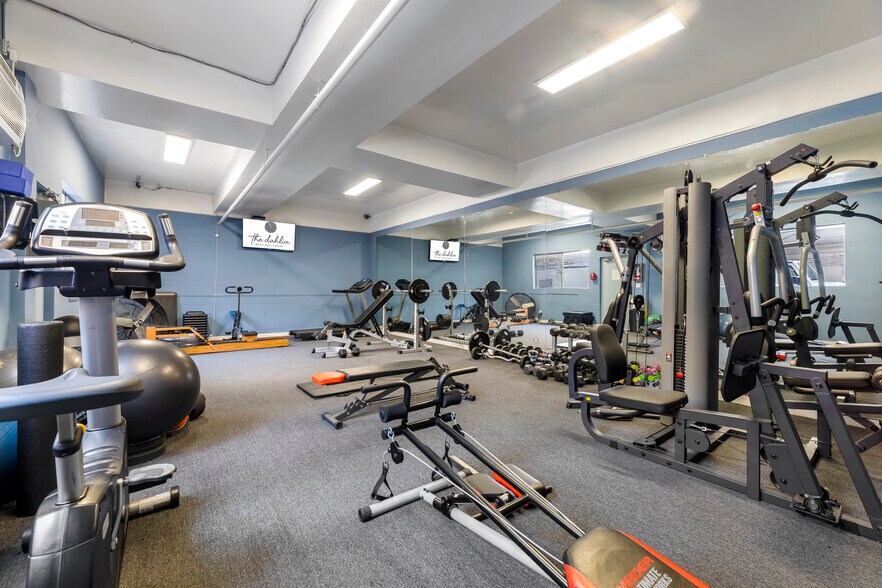 More Photos Of 954 Palm Ave, West Hollywood Apartments For Sale