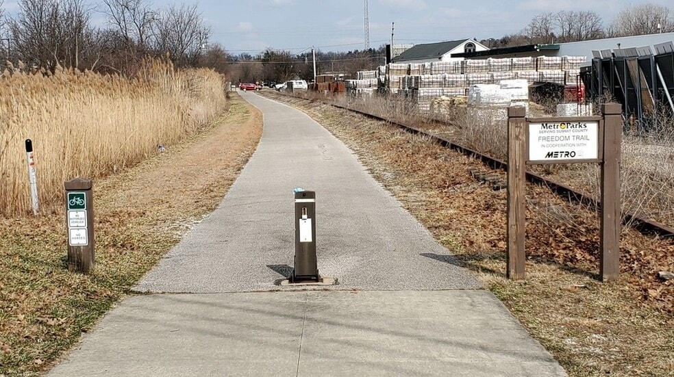 More Photos Of 50 Southeast Ave, Tallmadge Freestanding For Sale