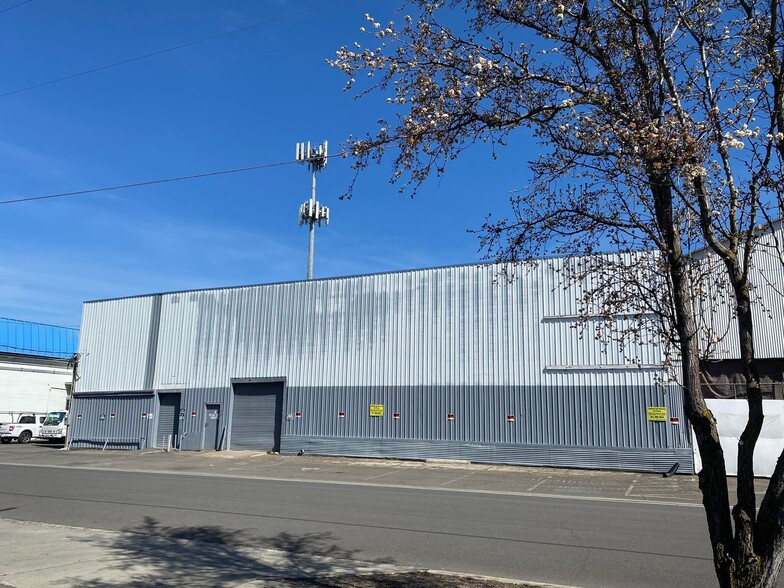 Primary Photo Of 323 S Fir St, Medford Warehouse For Sale