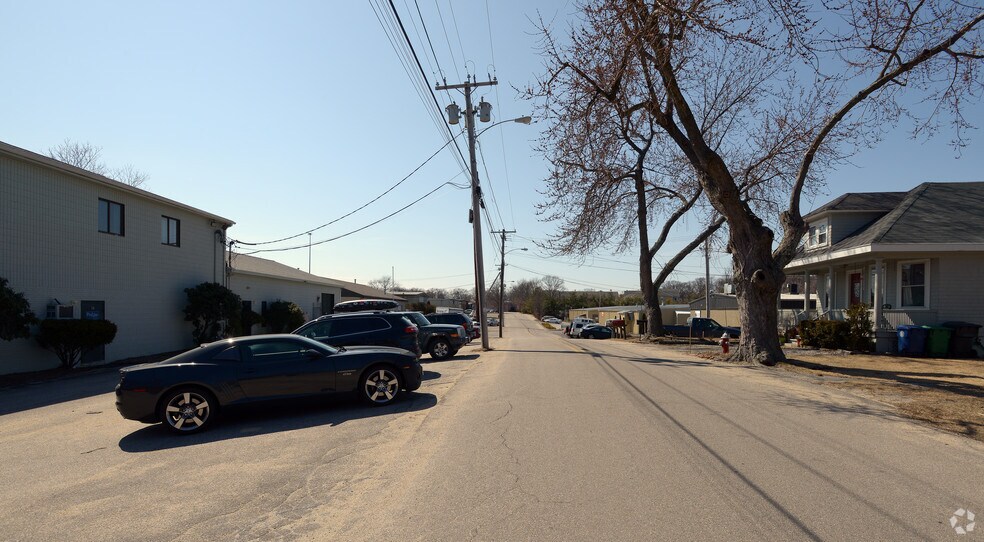 More Photos Of 50 Minnesota Ave, Warwick Warehouse For Lease