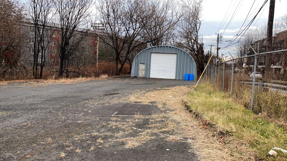 More Photos Of 164-168 Manchester pl, Newark Distribution For Lease