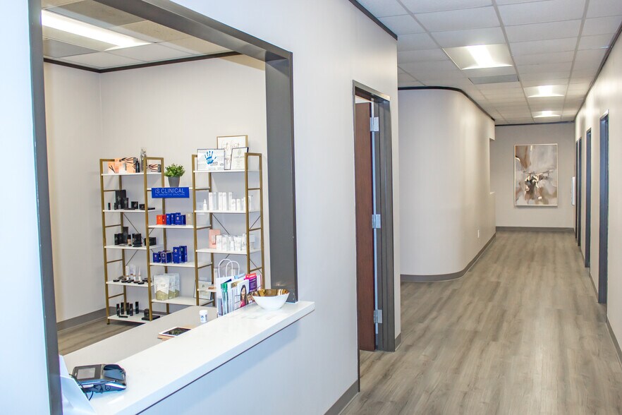 More Photos Of 1330 Kingwood Dr, Kingwood Medical For Lease