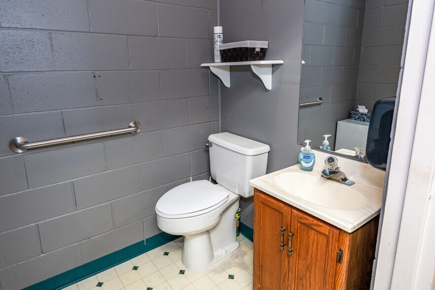 More Photos Of 4445 Wilmington Pike, Dayton Religious Facility For Sale