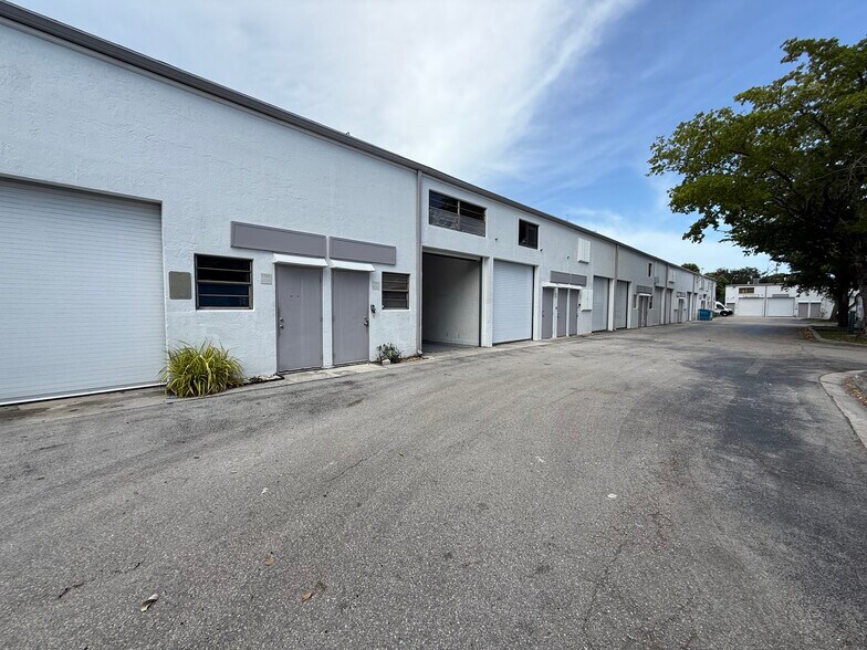 More Photos Of 1769-1791 Blount Rd, Pompano Beach Warehouse For Lease